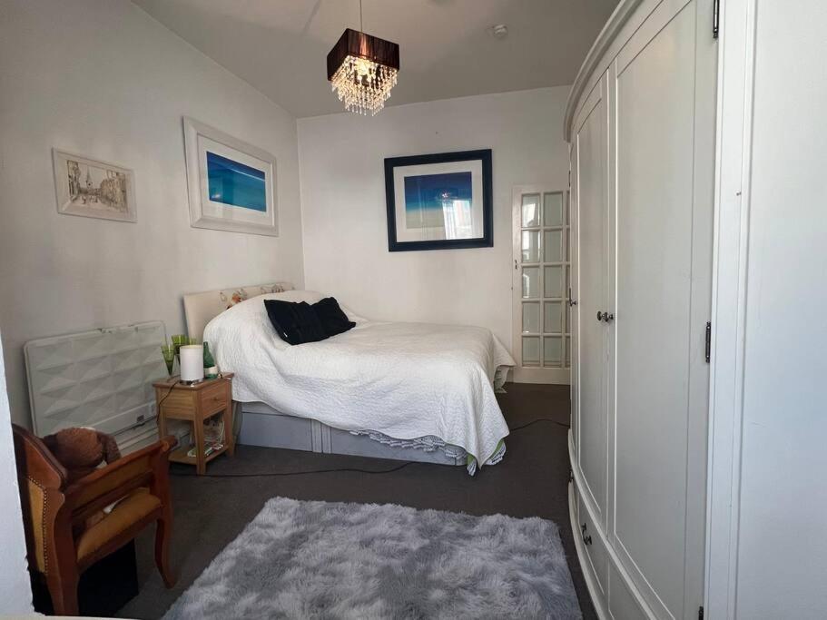 One/Two Bedroom Apartment Close To Sea & Centre เฮสติงส์ ภายนอก รูปภาพ