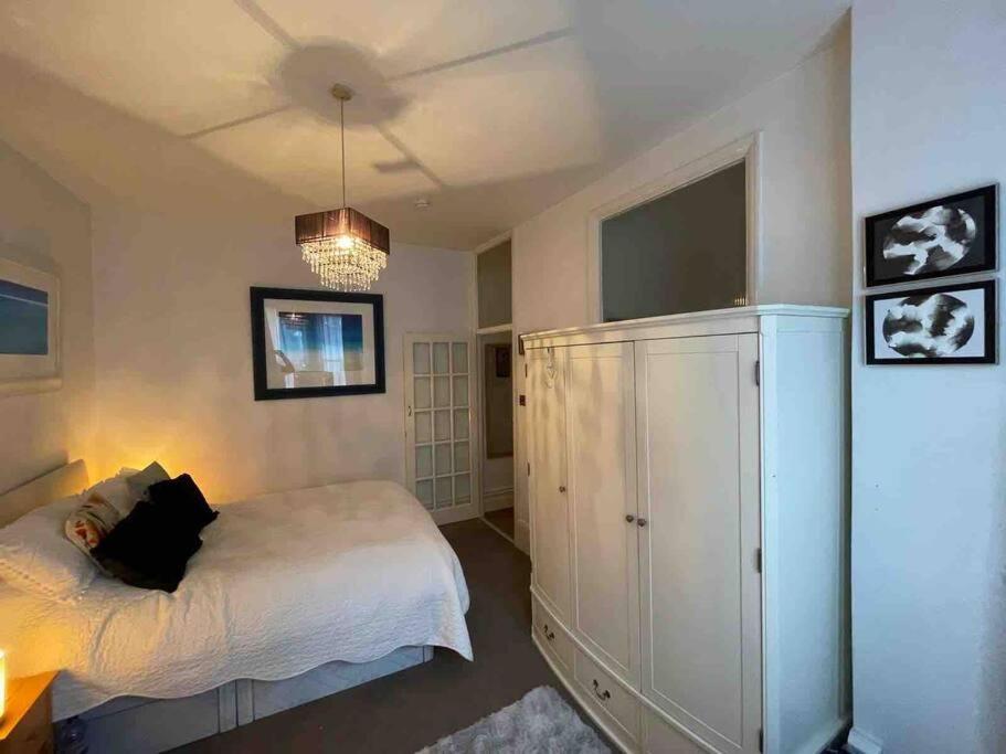 One/Two Bedroom Apartment Close To Sea & Centre เฮสติงส์ ภายนอก รูปภาพ