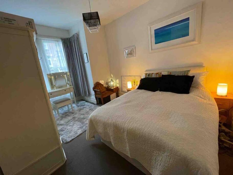 One/Two Bedroom Apartment Close To Sea & Centre เฮสติงส์ ภายนอก รูปภาพ